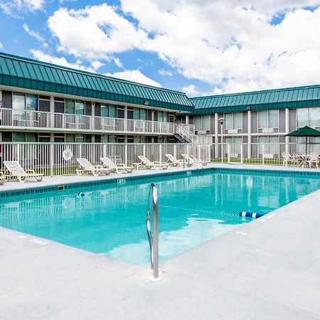 Red Roof Inn & Suites Dekalb Exterior foto